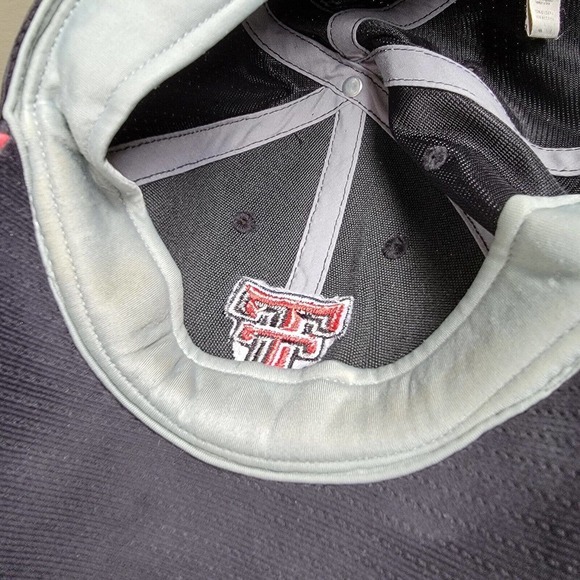 Texas Tech Red Raiders Fitted Under Armour‎ Large Black Red Ball Cap Hat - Picture 8 of 10